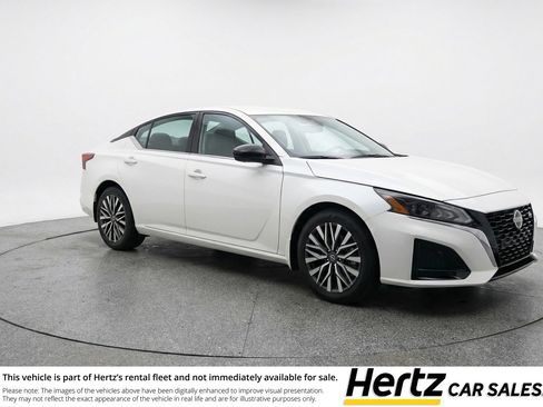 Used 2025 Nissan Altima 2.5 SV image 1