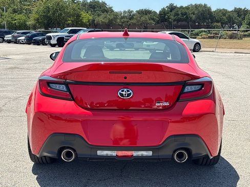 Used 2025 Toyota GR86 Premium RWD image 5