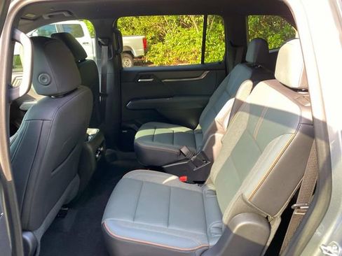 Used 2025 GMC Acadia AT4 AWD/4WD image 9