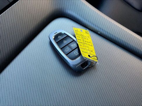 Used 2024 Hyundai Palisade SEL image 15