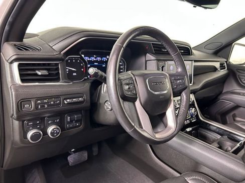 Used 2021 GMC Yukon Denali w/ Denali Premium Package AWD/4WD image 14