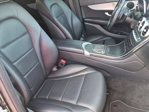 Used 2021 Mercedes-Benz GLC 300 4MATIC image 19