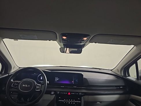 Used 2023 Kia Carnival SX image 6