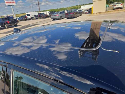 Used 2023 Chrysler 300 S RWD image 4