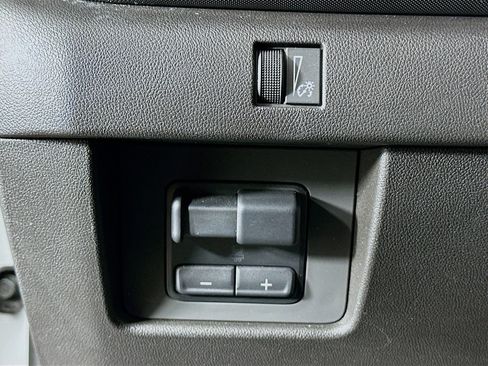 Used 2023 Chevrolet Colorado Z71 w/ Z71 Convenience Package 2 image 17