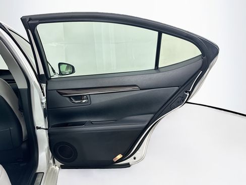 Used 2018 Lexus ES 350 w/ Luxury Package w/Wood Trim FWD image 31