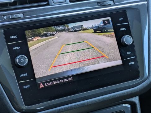 Used 2017 Ford Fusion SE w/ Fusion SE Winter Package image 12