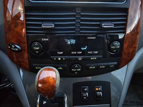 Used 2009 Toyota Sienna XLE Limited image 24