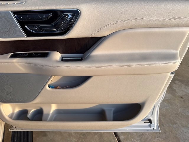 Used 2020 Lincoln Navigator Reserve w/ Luxury Package AWD/4WD image 21
