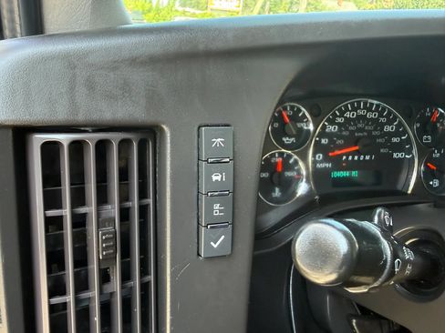 Used 2022 Chevrolet Express 3500 w/ Power Convenience Package RWD image 16