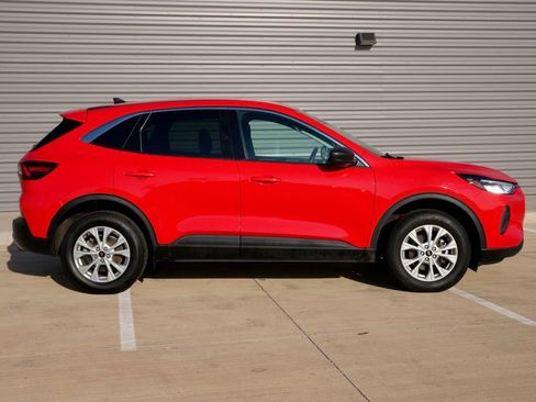 Certified 2024 Ford Escape Active AWD/4WD image 2