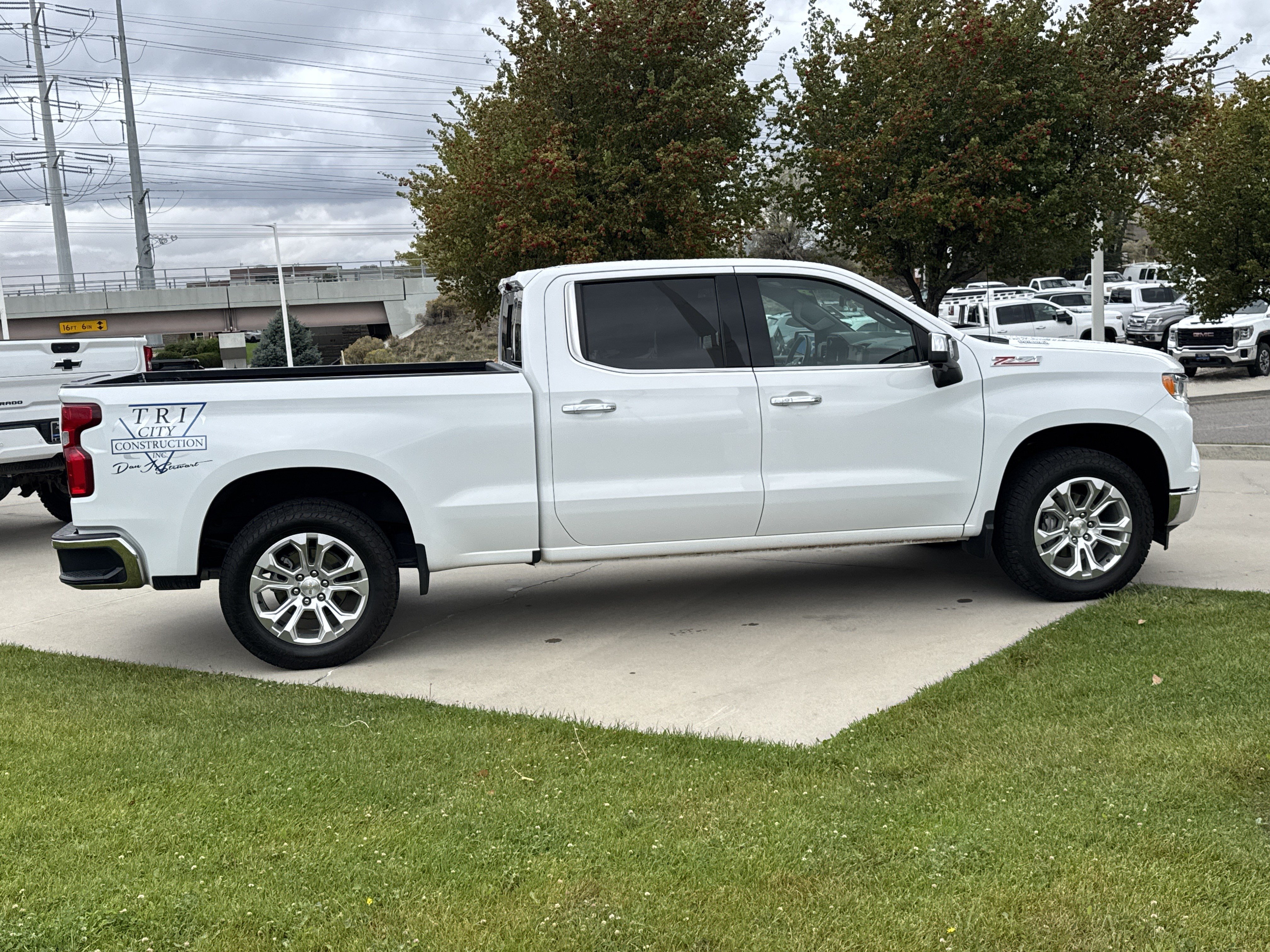 Certified 2024 Chevrolet Silverado 1500 LTZ w/ Technology Package AWD/4WD image 7