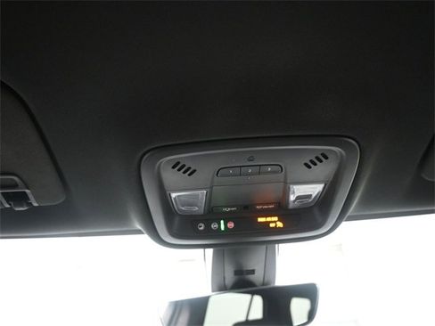 Used 2023 Chevrolet Traverse LT w/ LT Premium Package image 12