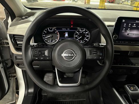 Used 2022 Nissan Rogue SV AWD/4WD image 18
