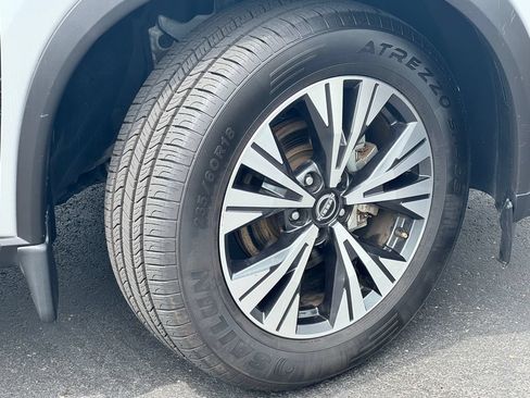 Used 2023 Nissan Rogue SV AWD/4WD image 9