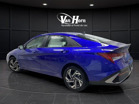 New 2025 Hyundai Elantra SEL image 3