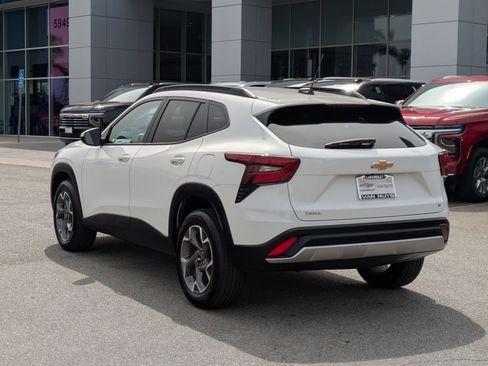 Used 2024 Chevrolet Trax LT w/ Driver Confidence Package image 7