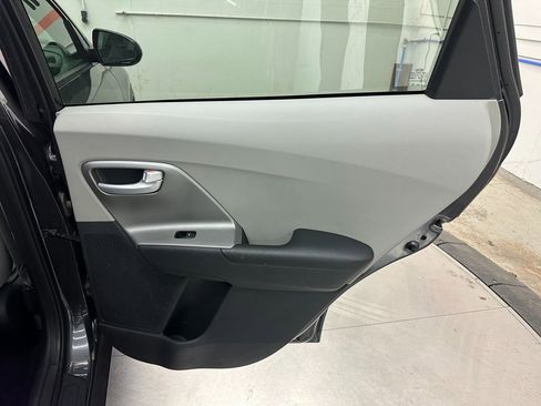 Used 2019 Kia Niro LX image 25
