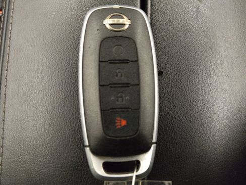 Used 2023 Nissan Rogue SV image 32