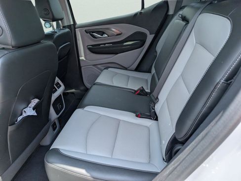 Used 2024 GMC Terrain SLT FWD image 14