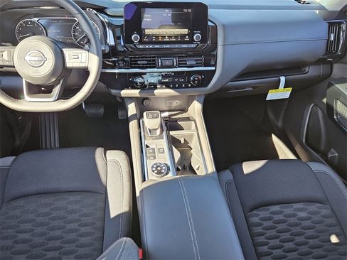 New 2025 Nissan Pathfinder SV w/ SV Premium Package image 7