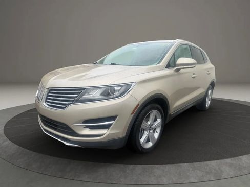 Used 2017 Lincoln MKC Premiere image 1
