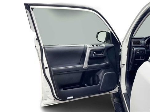 Used 2022 Toyota 4Runner SR5 image 10