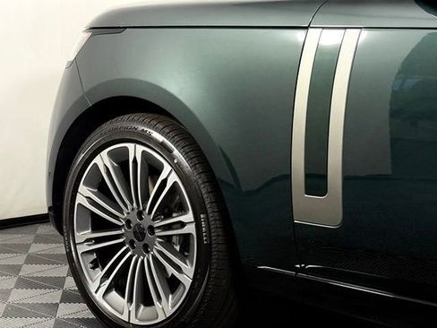 New 2026 Land Rover Range Rover Long Wheelbase SE image 16