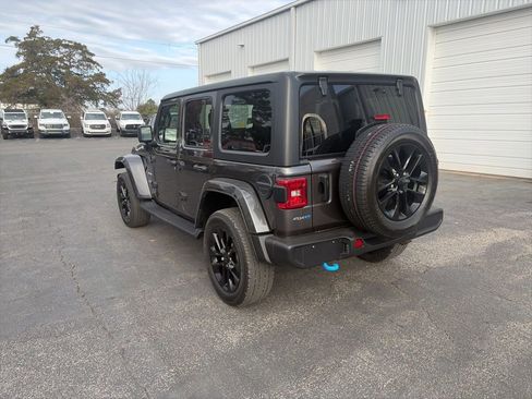 Used 2023 Jeep Wrangler Unlimited Sahara w/ Cold Weather Group image 5