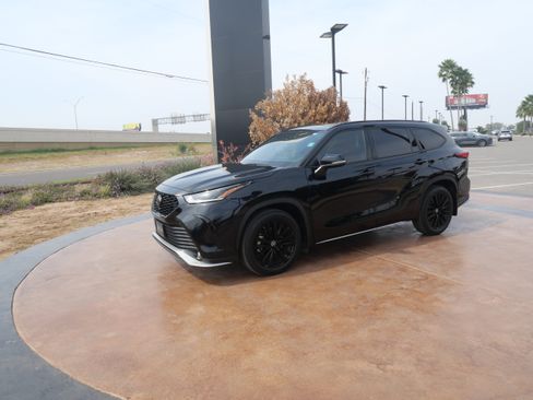 Used 2023 Toyota Highlander XSE image 5