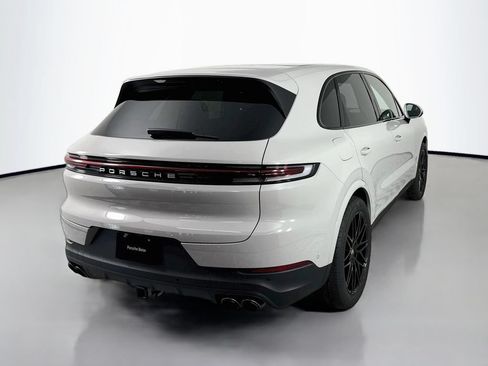 Certified 2025 Porsche Cayenne AWD/4WD image 9