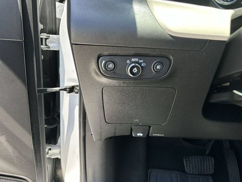 Used 2021 Buick Encore GX Essence FWD image 18