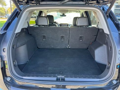 Used 2022 GMC Terrain SLT w/ Infotainment Package II image 11