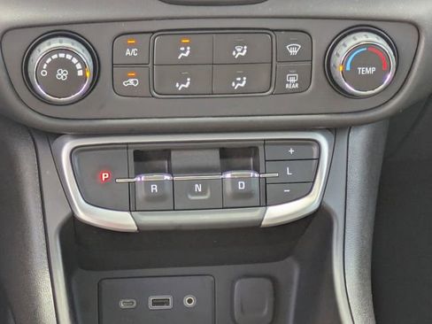 Certified 2024 GMC Terrain SLE image 25