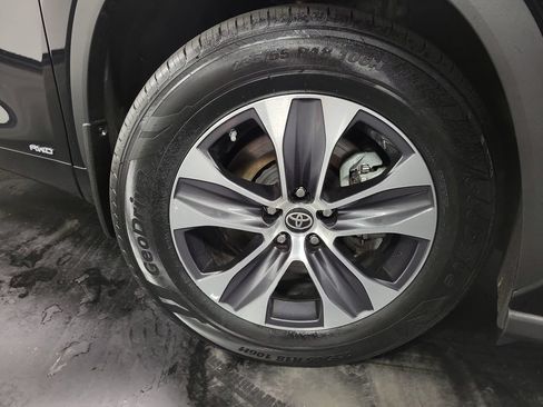 Used 2023 Toyota Highlander XLE AWD/4WD image 10
