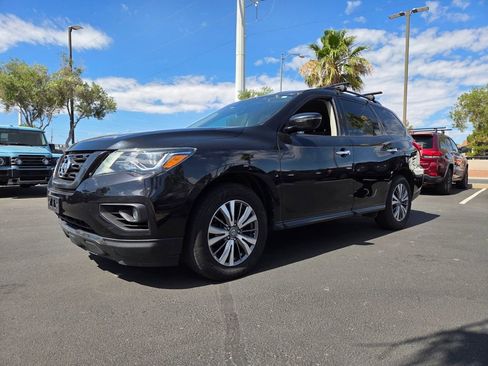 Used 2019 Nissan Pathfinder SV AWD/4WD image 2