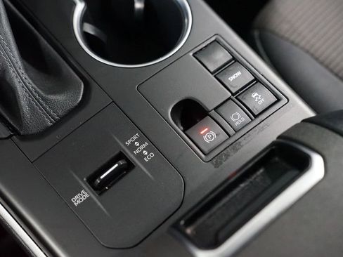 Certified 2023 Toyota Highlander L image 23