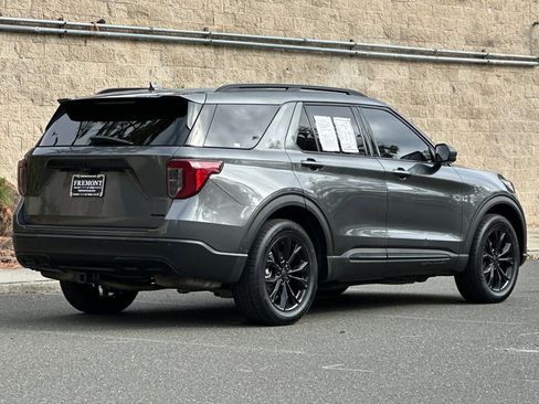 Used 2020 Ford Explorer XLT w/ Equipment Group 202A AWD/4WD image 3
