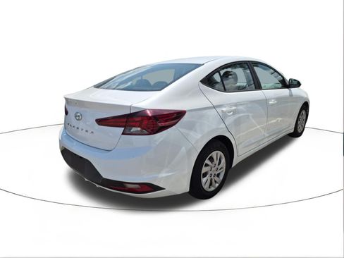 Used 2020 Hyundai Elantra SE w/ Cargo Package (C1) FWD image 2