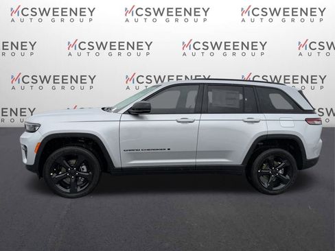 New 2025 Jeep Grand Cherokee Altitude image 2