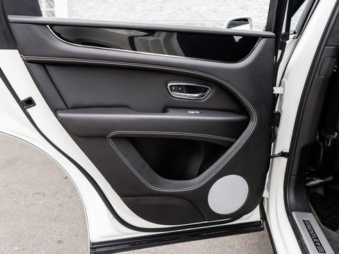 Used 2022 Bentley Bentayga image 35