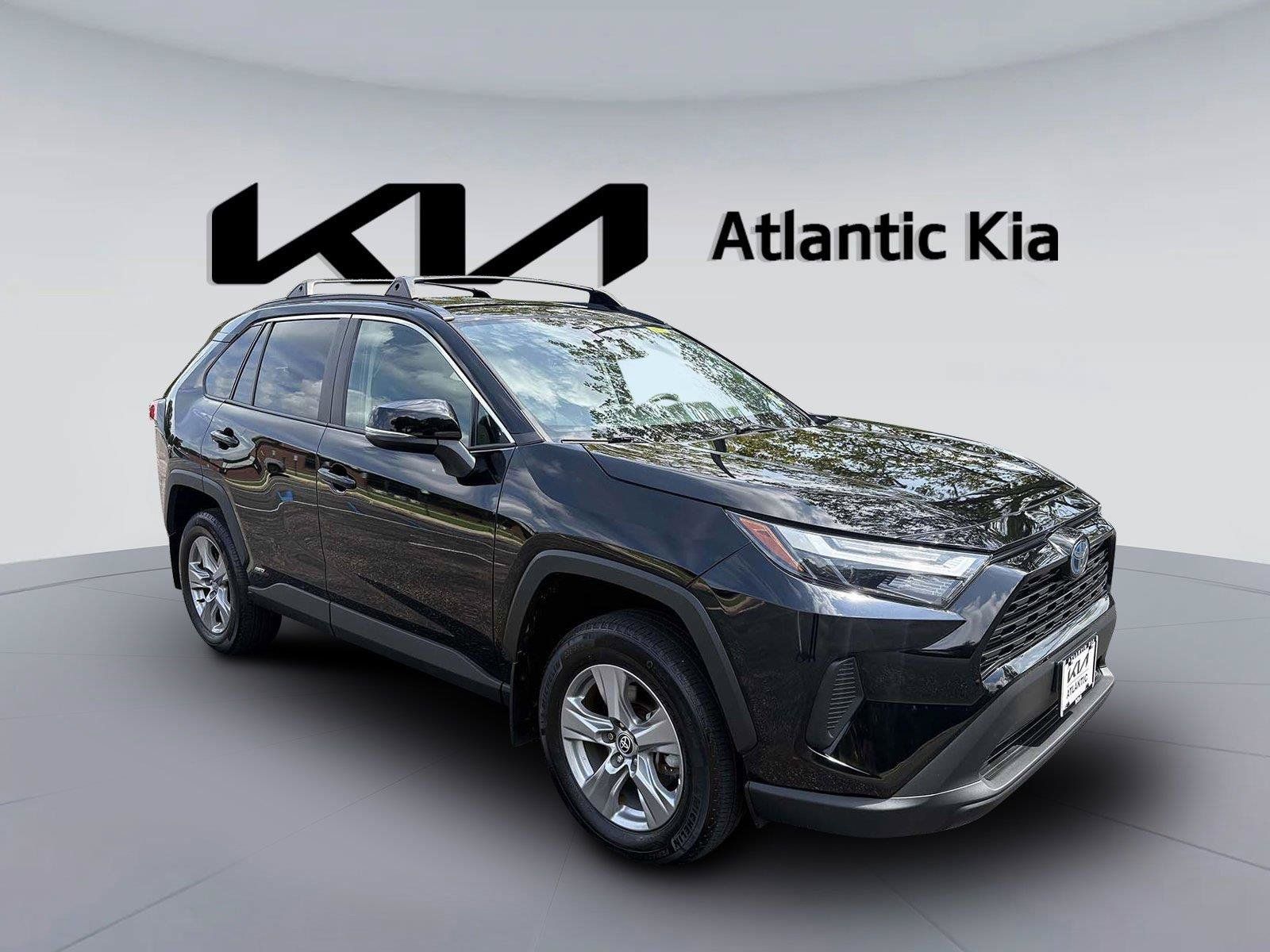 Used 2023 Toyota RAV4 XLE w/ XLE Grade Weather Package AWD/4WD image 4