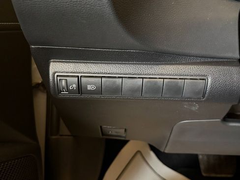 Used 2022 Toyota Corolla SE image 17