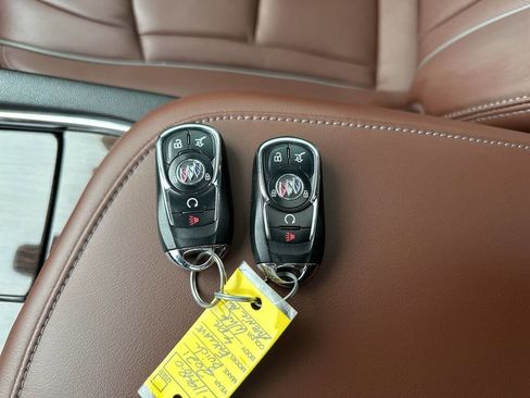 Used 2021 Buick Enclave Avenir image 11