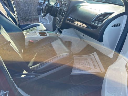 Used 2017 Dodge Grand Caravan SXT image 8