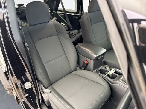 Used 2023 Jeep Wrangler Unlimited Sport image 17