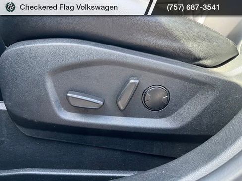 Used 2024 Ford Edge Titanium AWD/4WD image 23