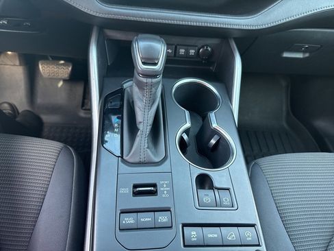 Used 2020 Toyota Highlander LE image 28