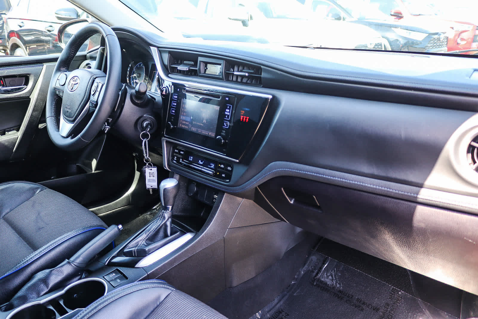 Used 2019 Toyota Corolla SE w/ Carpet Mat Package (TMS) FWD image 13