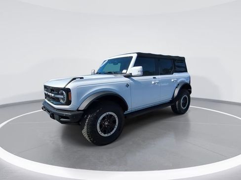 Used 2021 Ford Bronco Outer Banks w/ Sasquatch Package AWD/4WD image 4